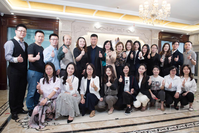 藍菲酒業(yè)新辦公場(chǎng)所揭牌儀式隆重舉行